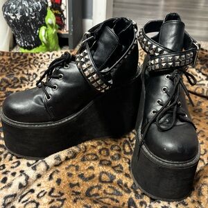 Demonia Swing 05 Platform Boots